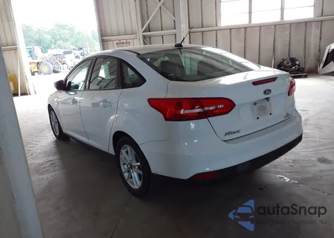 2016 Ford Focus Se z USA, uszkodzony, nr VIN 1FADP3F26GL247657